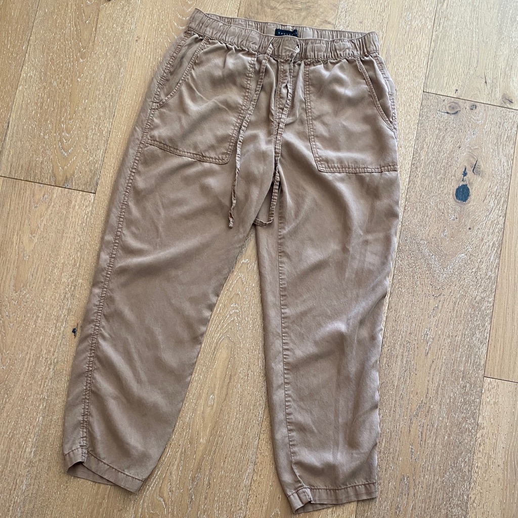 Sanctuary Tan Cropped Pants (M) Sooo Comfy!